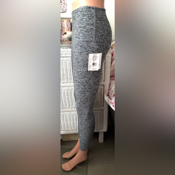 Beyond Yoga 7/8 Length space dye leggings high rise in grey color Size S  NWT - Picture 4 of 10